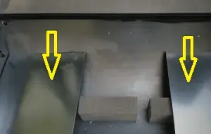 Baffle plate above the bricks in the cooking chamber.