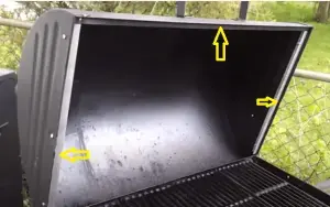 Gasket all over the lip of the lid.