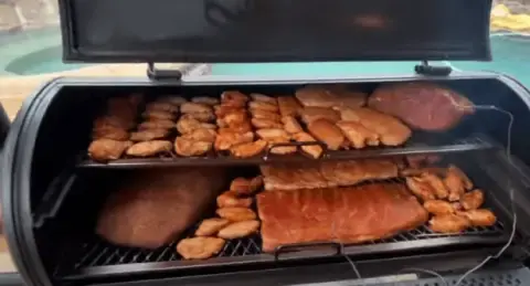 Char Griller Grand Champ XD Smoker Capacity.