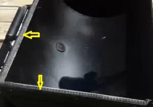 Rope gasket on the lid.